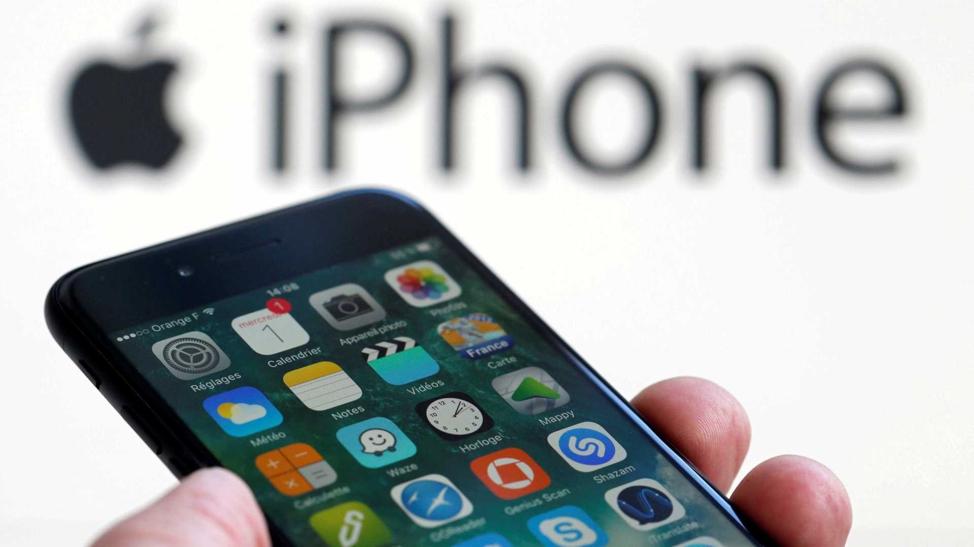Apple Sued for Throttling iPhones Without User Consent